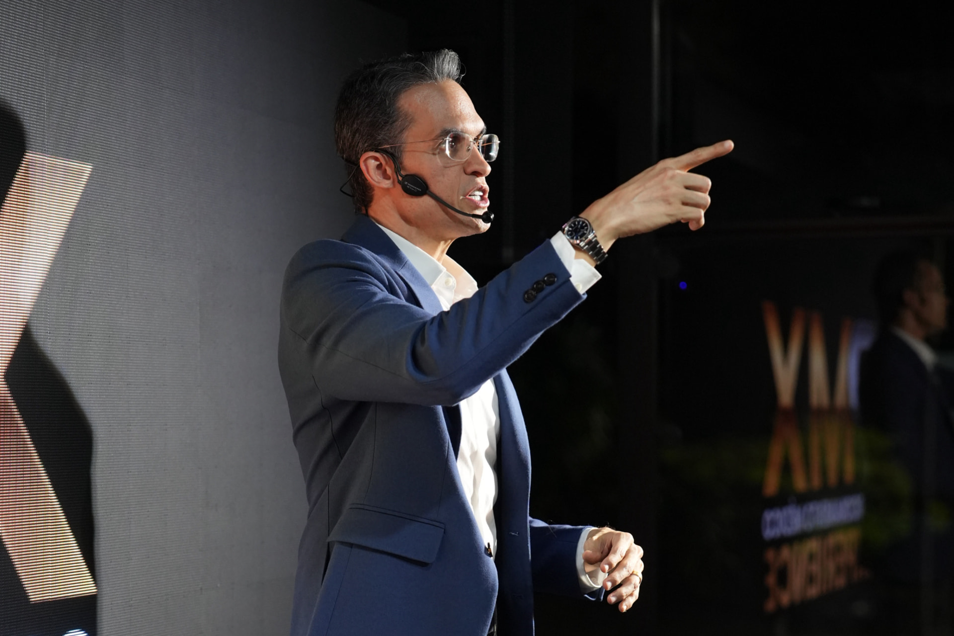 Dr. Sérgio Francisco palestrando em evento médico